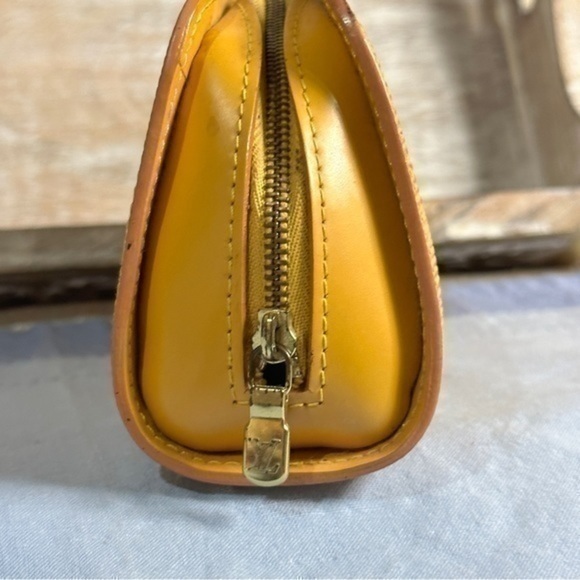Authentic Louis Vuitton Epi Portefeville. Wallet/coin case. Yellow. - Picture 1 of 16